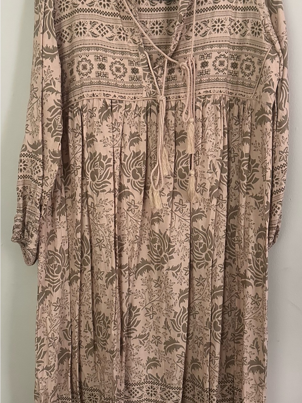 R. Vizimos Floral Print Button-Up Blouse - Blush Taupe